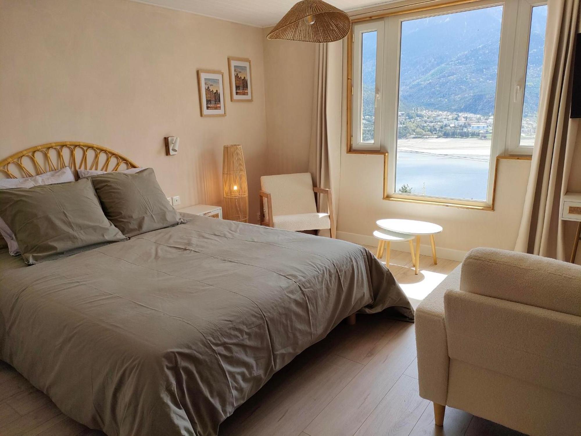 Le Cosy Du Plongeoir - T2 Neuf Avec Vue Sur Le Lac De Serre Poncon Et Grande Terrasse Avec Jardin Savines Dış mekan fotoğraf
