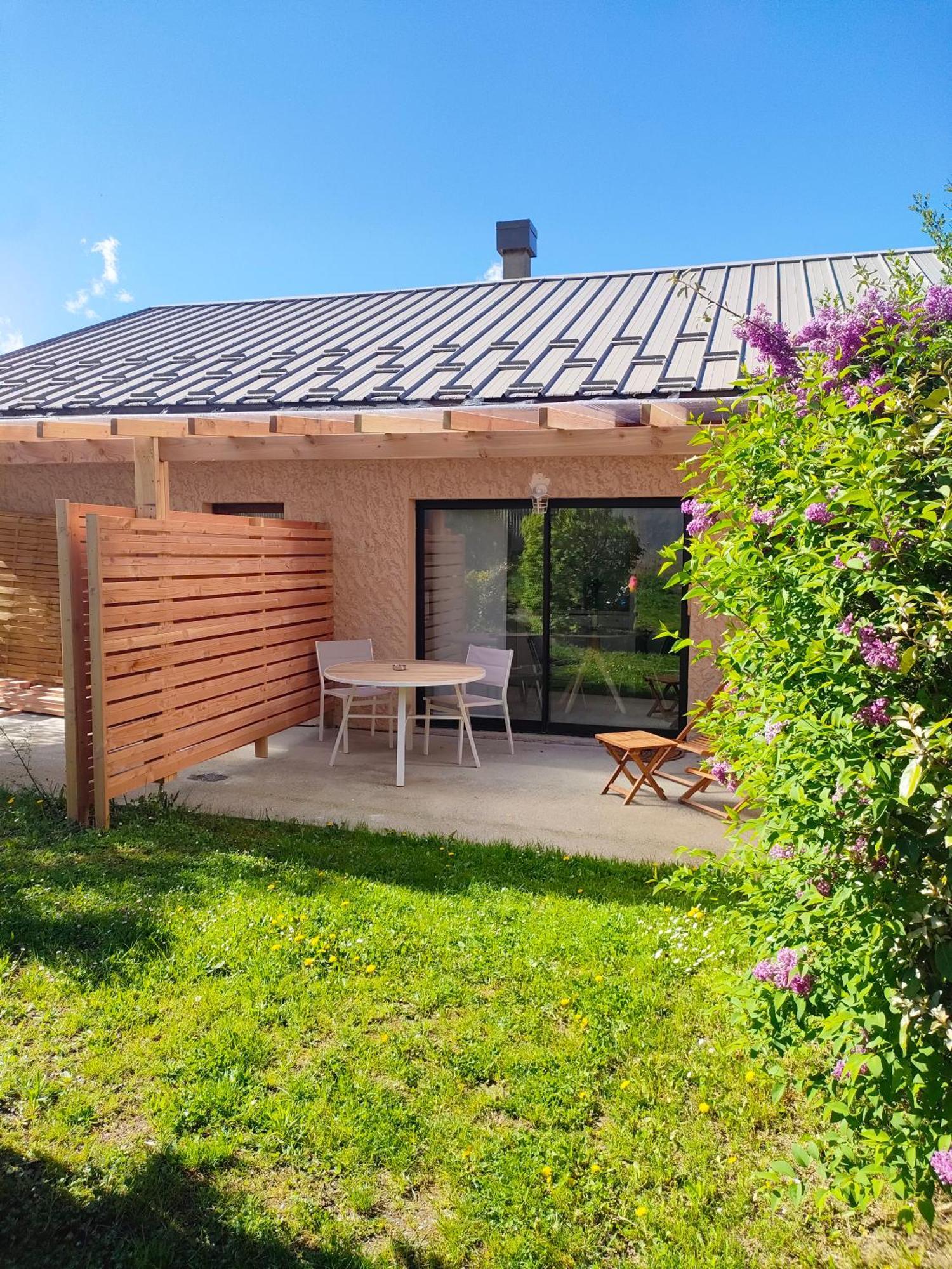 Le Cosy Du Plongeoir - T2 Neuf Avec Vue Sur Le Lac De Serre Poncon Et Grande Terrasse Avec Jardin Savines Dış mekan fotoğraf